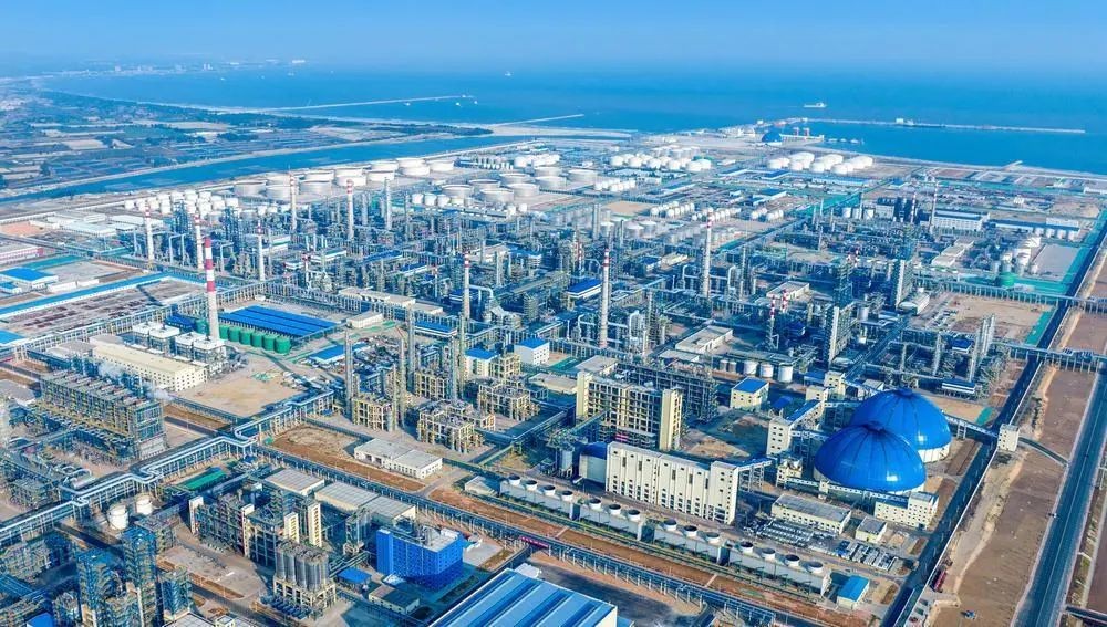 科华助力“超级炼化航母”以满格电力破浪而行(图1)