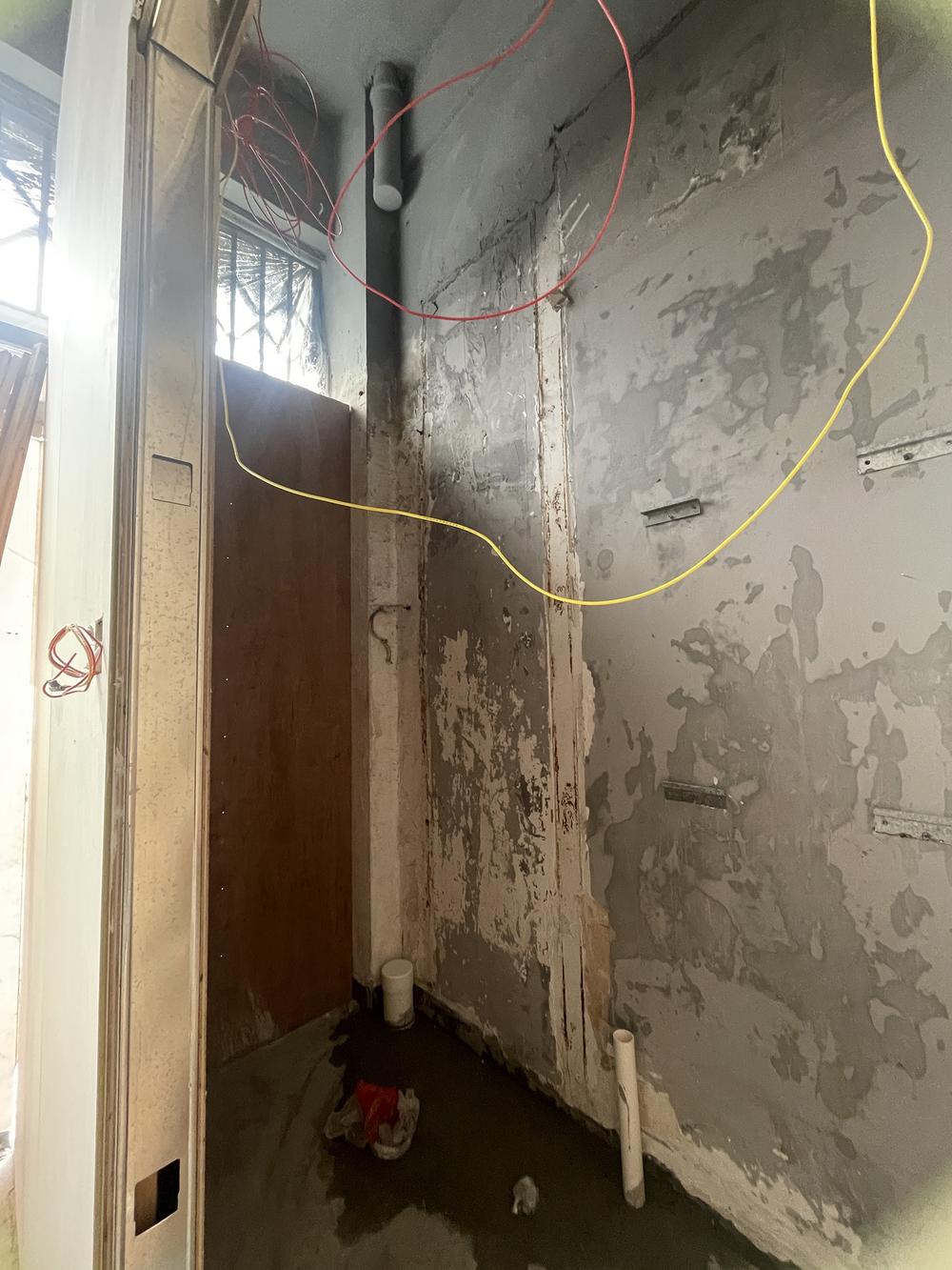 石狮：家中排污管漏水住户盼早日解决(图1)