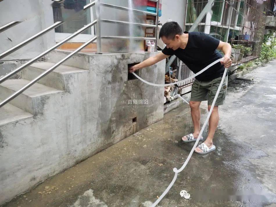 居民反映小区排污管堵塞物业：一个月内解决(图1)