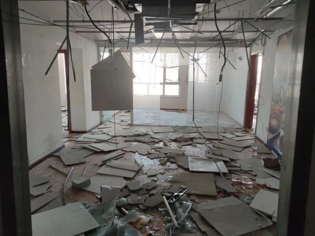 河北燕郊爆炸已致2死26伤四层建筑坍塌！招待所老板娘遗体找到丈夫仍失联(图2)
