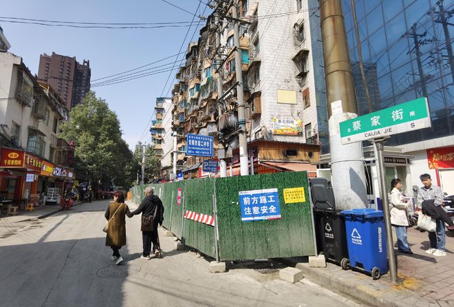 谁能解释？贵阳市民质疑网红街2年大修4次市民费解！(图1)