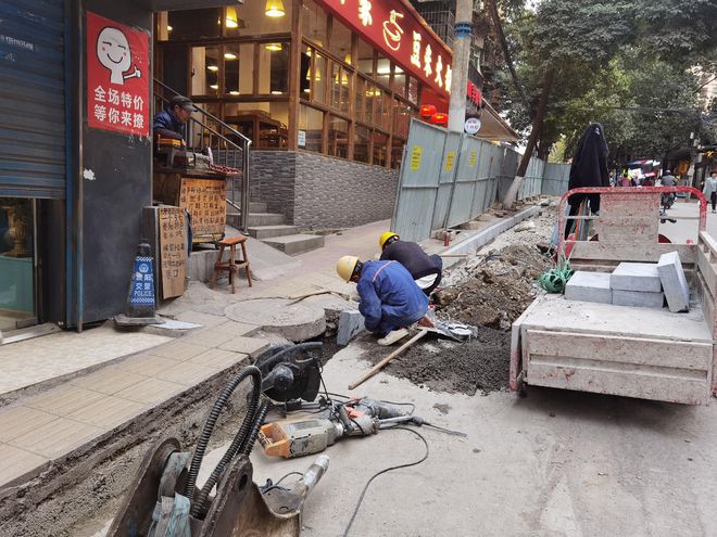 谁能解释？贵阳市民质疑网红街2年大修4次市民费解！(图3)