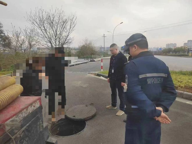 看吐了！业主把桂林某中学附近这幕告到公安局！学生每天上学被折磨的生不如死(图2)