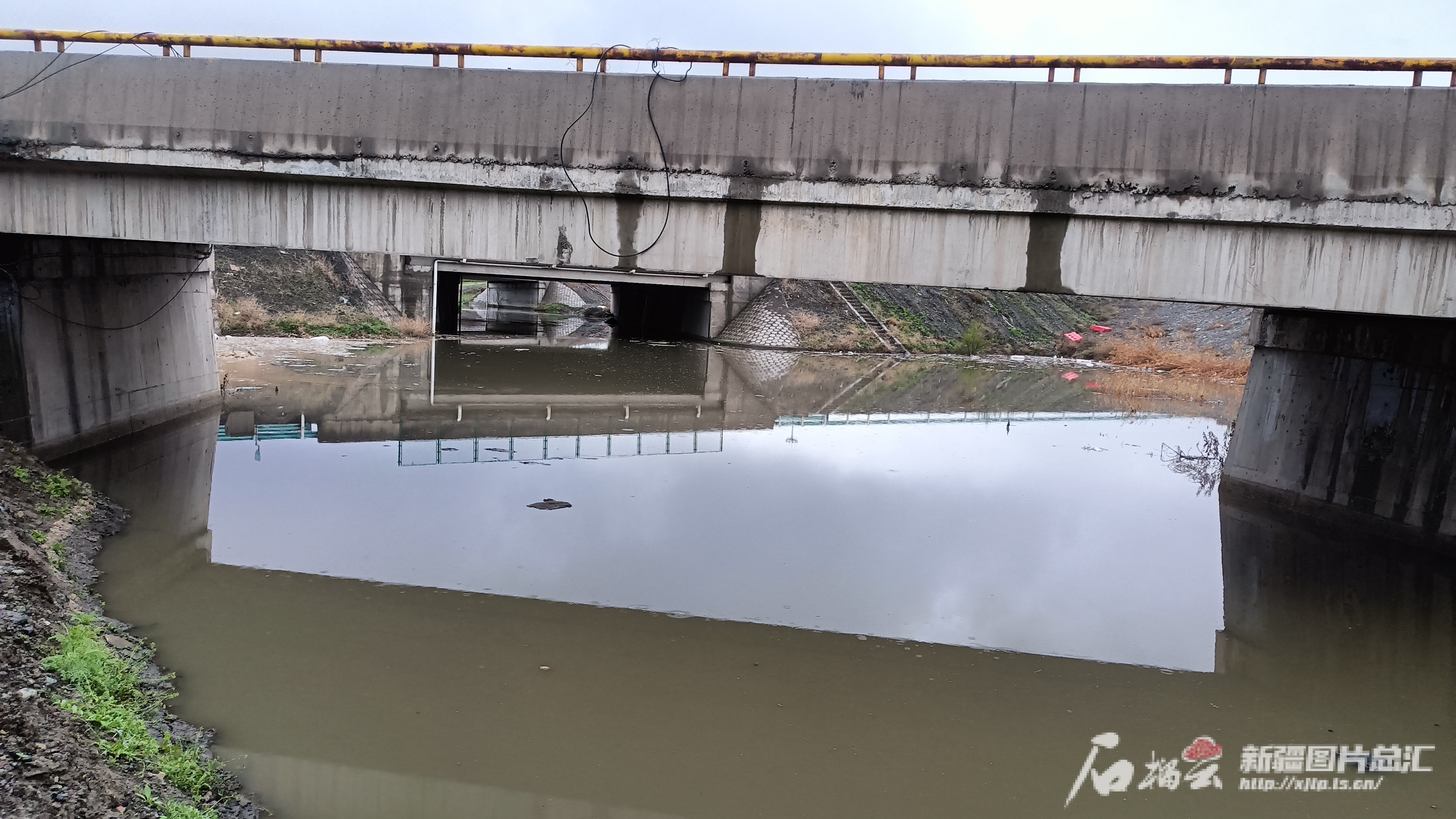 记者追踪丨为何一下雨乌鲁木齐北京北路就被淹？(图3)