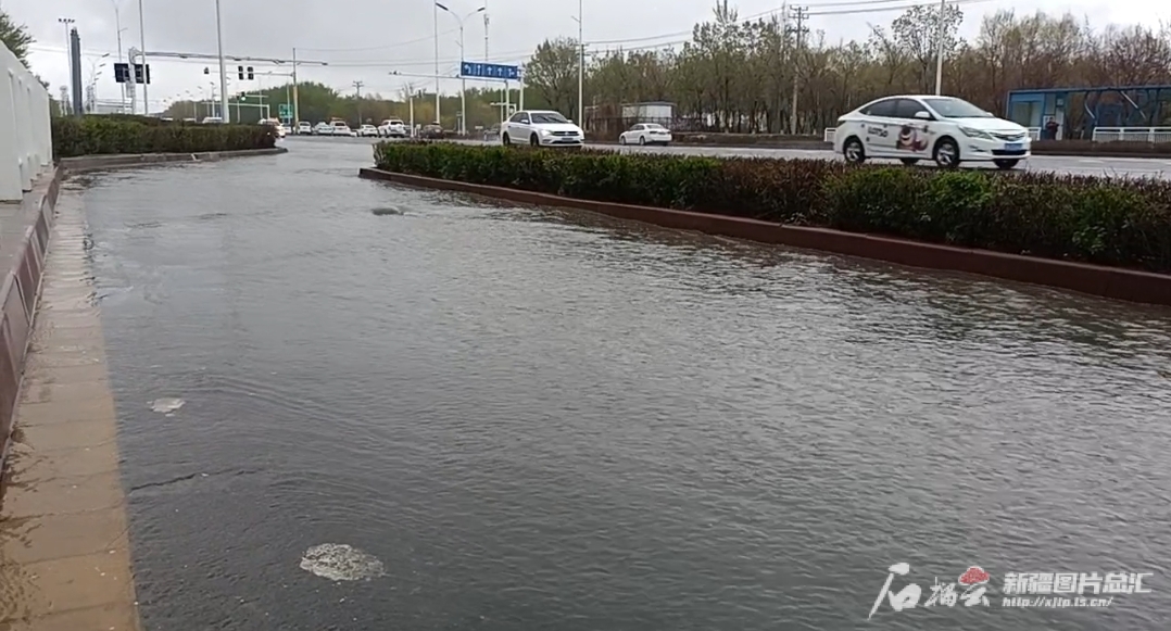 记者追踪丨为何一下雨乌鲁木齐北京北路就被淹？(图4)
