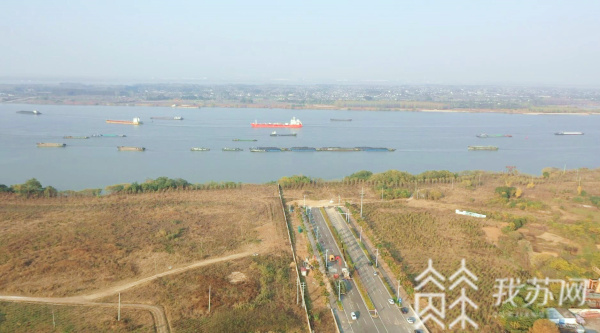 长江江苏段最长过江配电管道完成铺设(图4)