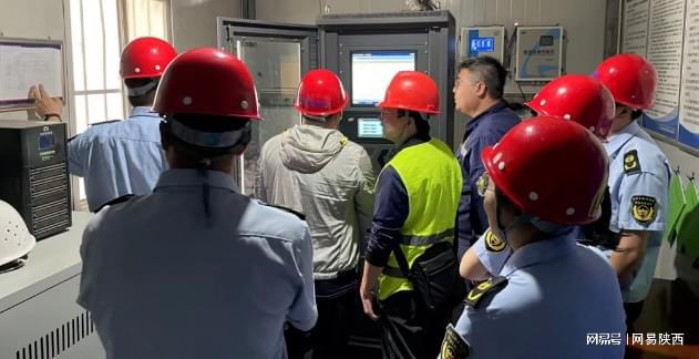 勉县分局开展工业炉窑企业监督帮扶现场练兵活动(图1)