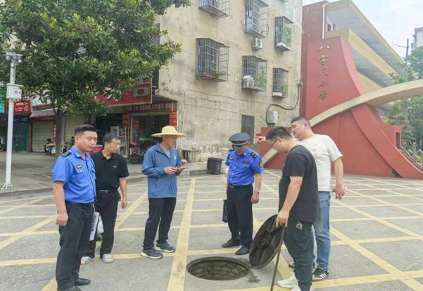 加强排水管网监管共护城市排水安全——市城管执法支队依法整治危及城镇设施行为(图1)