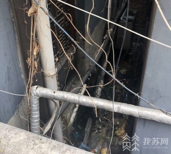 南京鼓楼一民国小楼污秽物漫溢多日(图2)