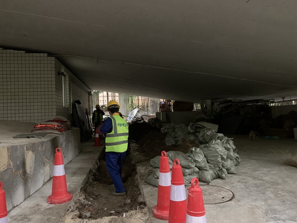 走进春雷路片区埋设污水管道工程施工现场(图2)