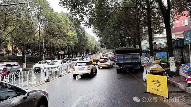 长时间占用快车道违规施工致严重拥堵贵阳职能部门：罚！(图2)