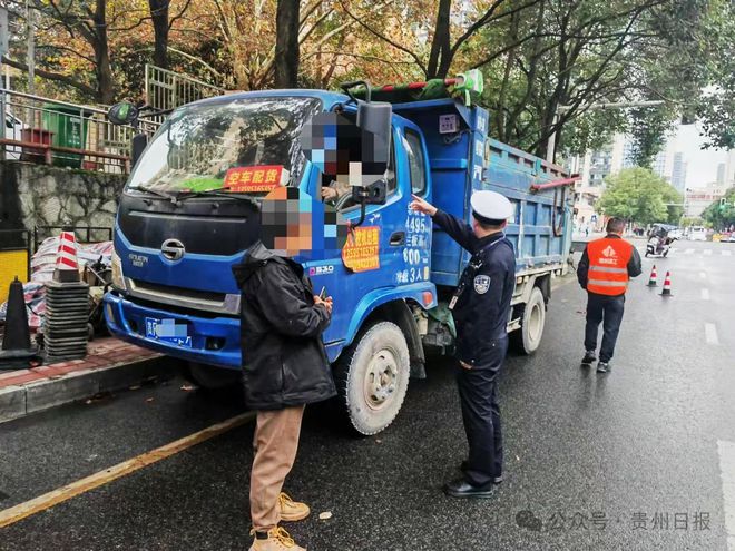 长时间占用快车道违规施工致严重拥堵贵阳职能部门：罚！(图3)