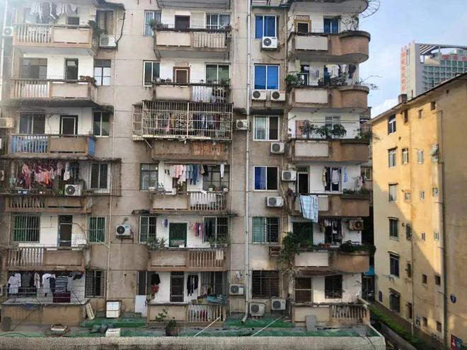 开发商老板承认了这种住宅将沦为“穷人房”尤其是这2层楼(图3)