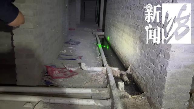 恶臭弥漫！业主花1000多万买房夹层藏了大量蛆和些许粪便(图6)