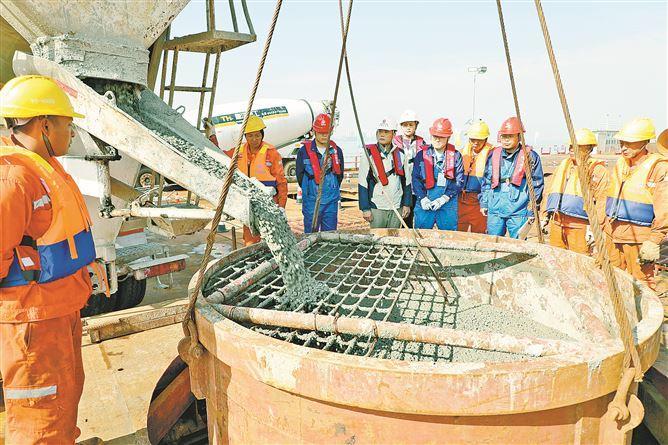 厦金大桥（厦门段）关键线路扎稳“马步”-新华网(图1)