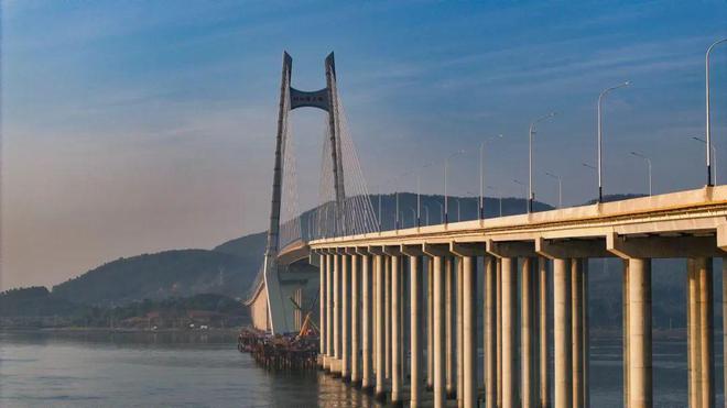 广东再通跨海通道！阳江海陵大堤至溪头段公路工程正式通车(图2)