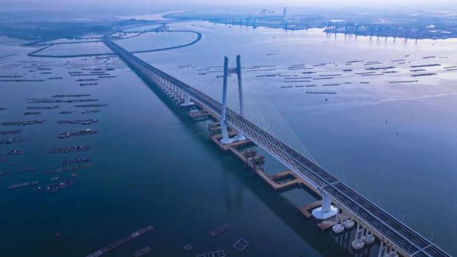 广东再通跨海通道！阳江海陵大堤至溪头段公路工程正式通车(图1)