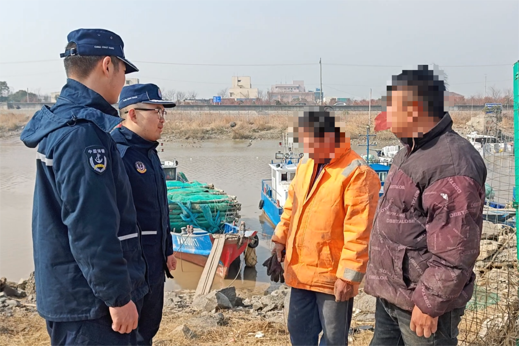 上海浦东海警局：春节期间海底电缆管道保护不停歇(图2)