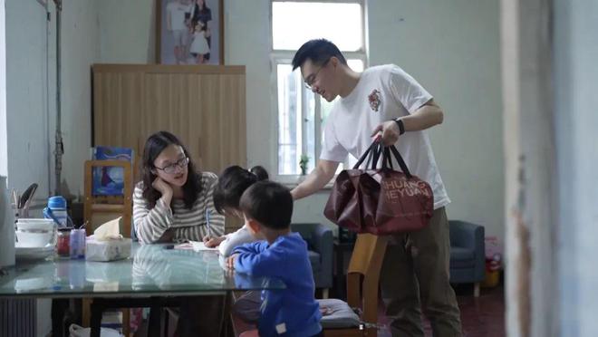 《梦改》迎来“卷妈躺爸”一家四口两极化需求愁坏设计师(图2)