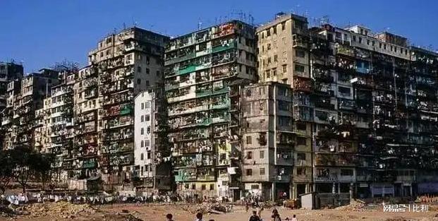 香港九龙寨城老照片：曾是香港最邪恶肮脏之地图9场景令人作呕(图1)