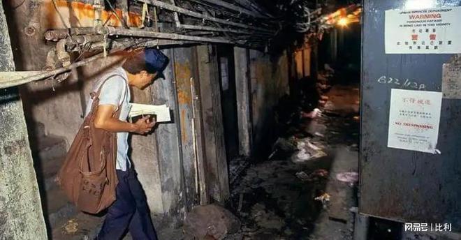 香港九龙寨城老照片：曾是香港最邪恶肮脏之地图9场景令人作呕(图2)
