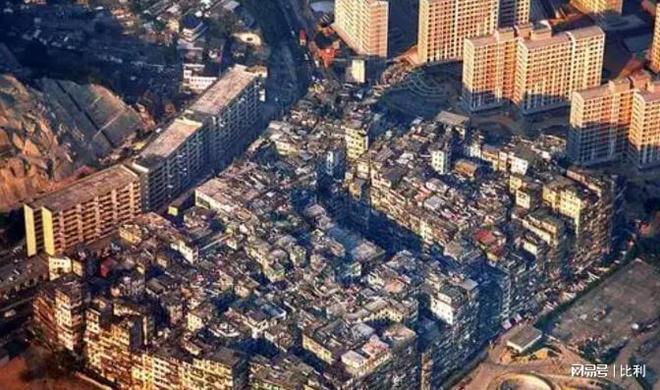 香港九龙寨城老照片：曾是香港最邪恶肮脏之地图9场景令人作呕(图3)