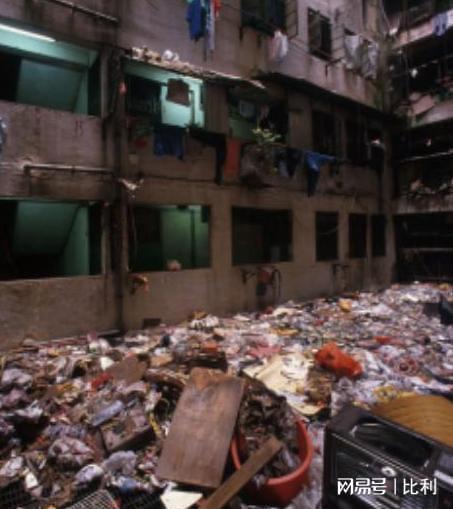 香港九龙寨城老照片：曾是香港最邪恶肮脏之地图9场景令人作呕(图8)