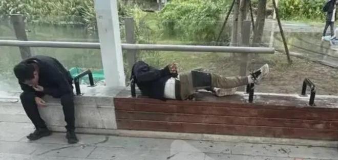 昆山好人公园焊接椅子钢管的是你们拆除的也是你们！(图3)