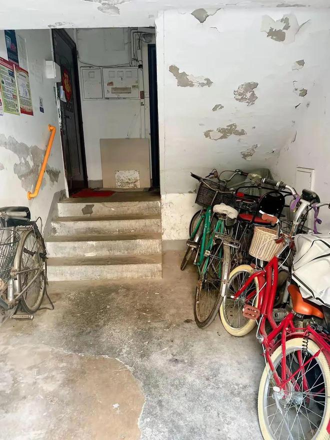 为何“步梯房”越来越不值钱了？内行人：妥妥的穷人房呀！(图3)
