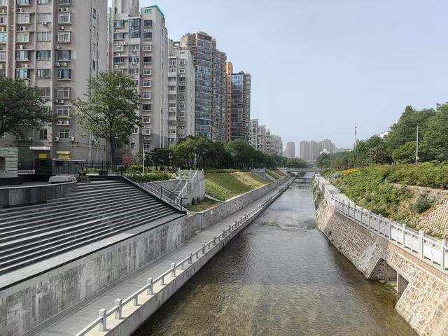 正式入汛郑州城管多举措做好城市防汛工作(图2)
