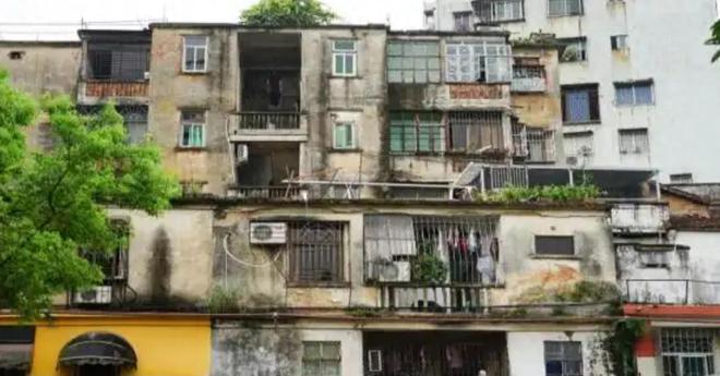 好消息住建部定调：楼龄满25年以上的老房子业主或将发财！(图1)