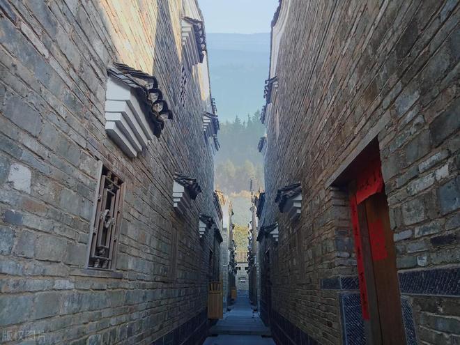 邻里之间建房有老话说“借山不借水”这话是什么意思？(图7)