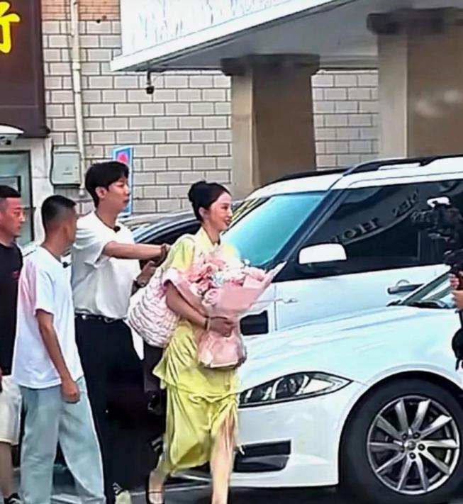 又相信爱情了董璇二婚现场照曝光场面朴实男方黑历史被扒(图11)