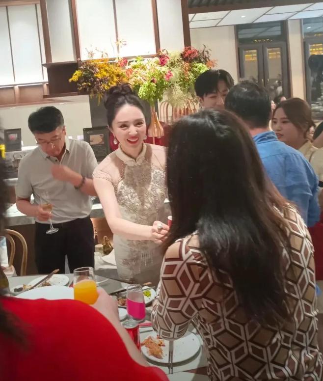 又相信爱情了董璇二婚现场照曝光场面朴实男方黑历史被扒(图9)