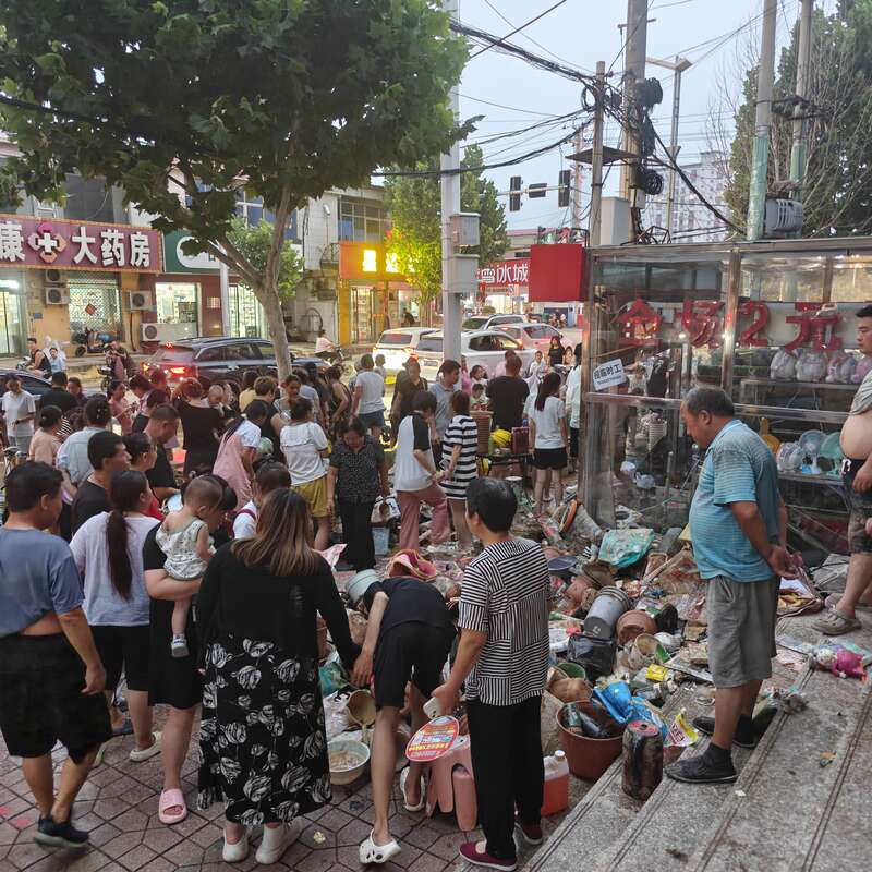 河北阜平：8小时下了北京一年的雨；人们如何自救、救人(图2)
