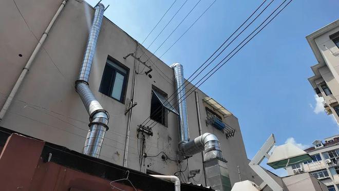 商铺排油烟管伸入小区居民：不敢开窗！丨民情直通车(图5)