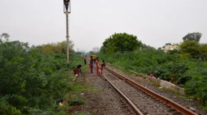 印度大哥在加拿大咖啡店“自由飞翔”网友：快给我洗洗眼(图4)