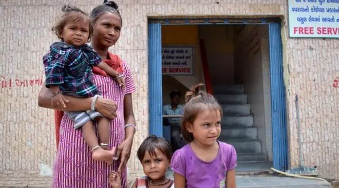 印度大哥在加拿大咖啡店“自由飞翔”网友：快给我洗洗眼(图7)