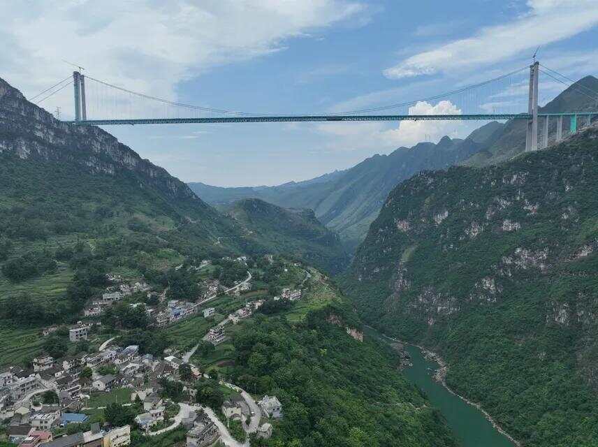 英媒感叹中国将建成世界第一高桥：速度令人印象深刻(图2)