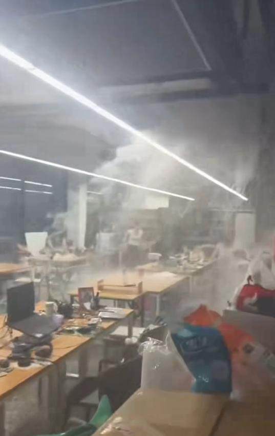 污水管道爆裂致女生淋头后中国美院良渚校区教室又爆管校方回应(图1)