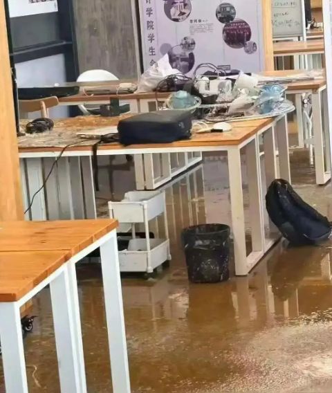 爆完“粪管”爆“水管”谁该为“中国美院”这次事故负责?(图1)