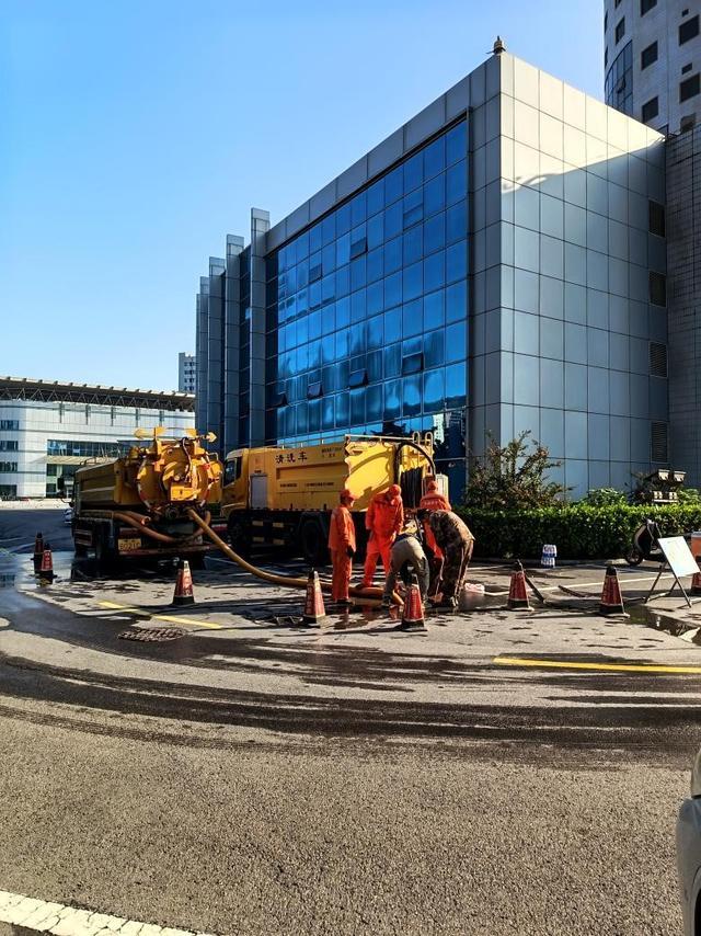 为民办实事！清理电视院区排污管网为郑州市政“点赞”(图1)