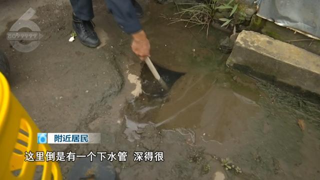 家门口污水横流十多天？居民每天蹚污水出入问题出在隔壁工地？(图3)
