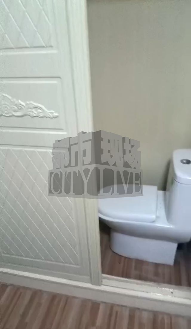 卧室衣柜里竟装了马桶？男子花5万元定金买的二手房遇“奇葩”装修中介回应(图1)