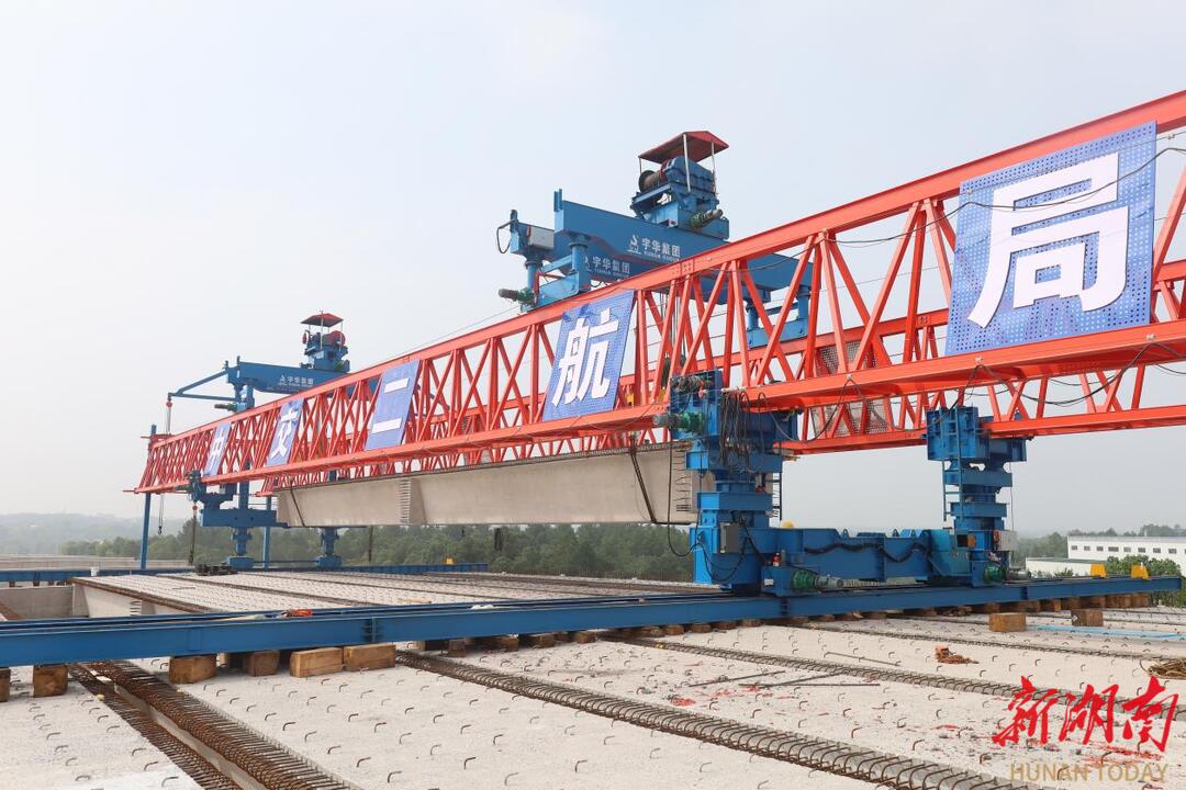 中交二航局攻坚克难机场城际快速干道迈入建设“快车道”(图2)