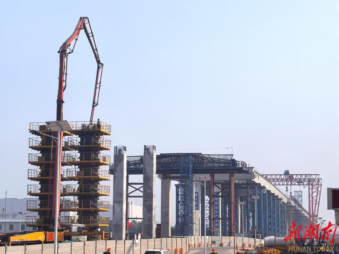 中交二航局攻坚克难机场城际快速干道迈入建设“快车道”(图4)