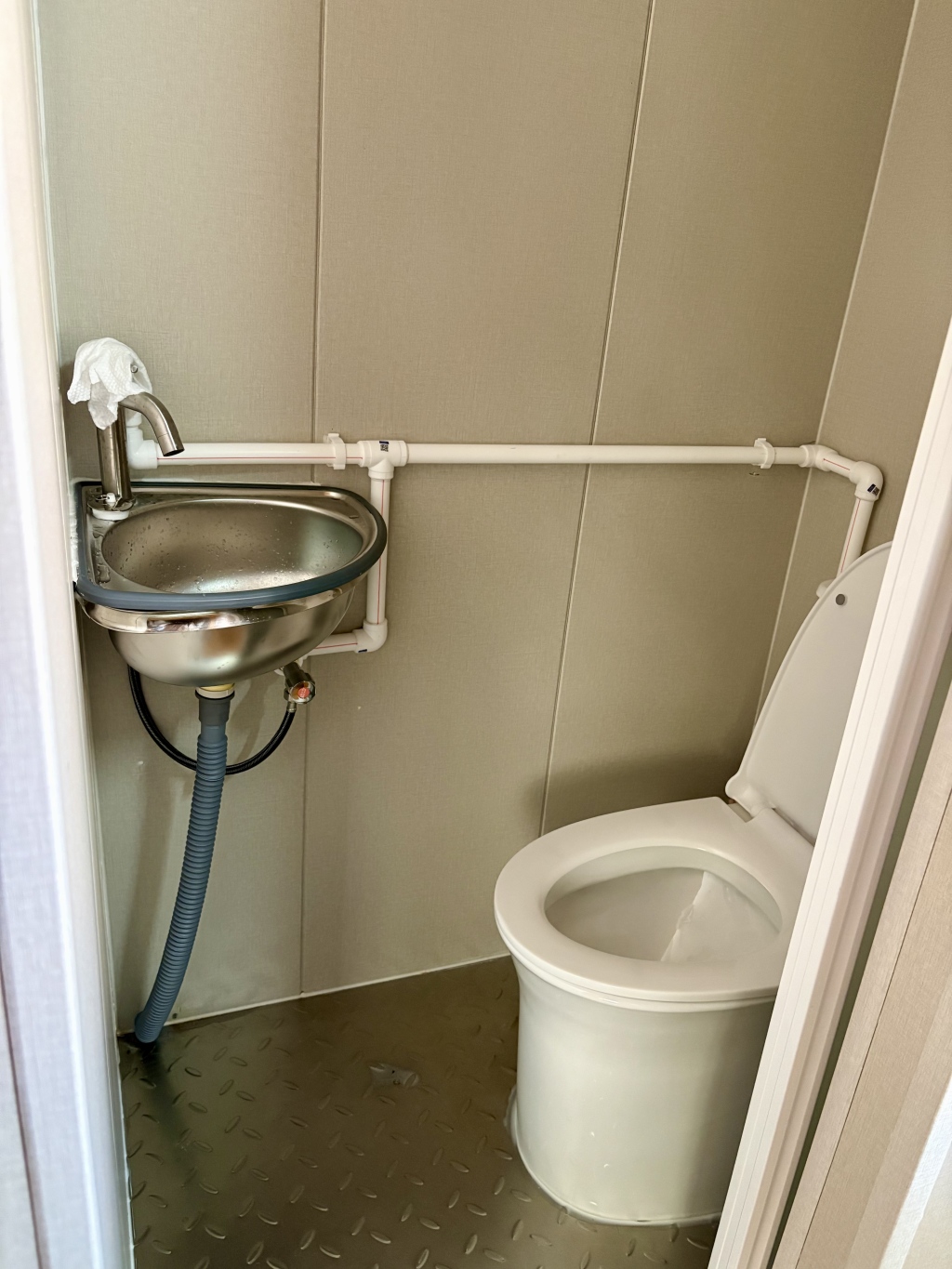 拎了四十年痰盂終“退休”|一平方米的改變有多難(澎湃)(图3)