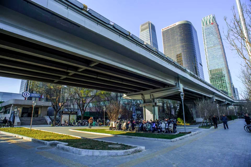 桥下空间交通、景观、环境三维发力北京国贸桥区蝶变“花园桥区”(图1)