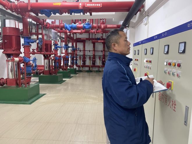 六面锦旗映初心碧桂园天悦小区“万能师傅”用服务暖透业主心(图2)