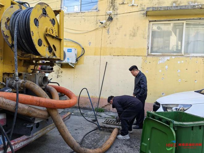 商丘市睢阳区宋城街道：清理疏通污水管道为民服务解难题(图1)